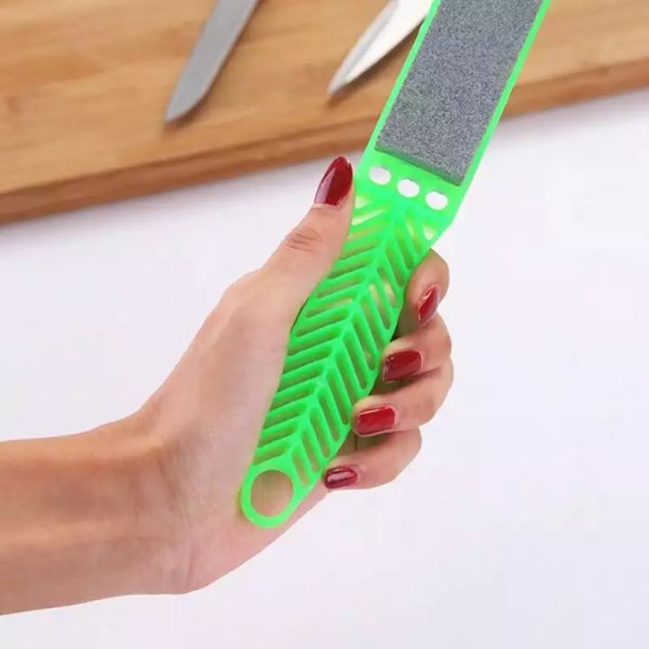 Mini%20Knife%20Sharpener%20-%20Round%20Grinding%20Wheels%20Sharpening%20Stone%20-%20Image%206