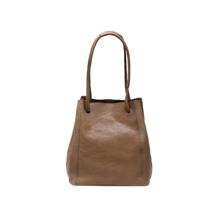 Qiu%20Zhen%20Genuine%20Leather%20Bucket%20Bag%20for%20Women,%20Crossbody%20Commuter%20Large%20Capacity%20Tote%20Bag,%20Niche%20Vegetable%20Tanned%20Top%20Layer%20Cowhide%20Bag%20-%20Image%203