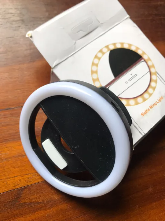 Portable%20&%20Rechargeable%20LED%20Selfie%20Circular%20Ring%20Light%20Lamp%20Clip-On%20Flash%20Light%20Camera%20Phone%20Selfie%20Light%20Best%20For%20Phones%20and%20Laptops%20-%20Image%205