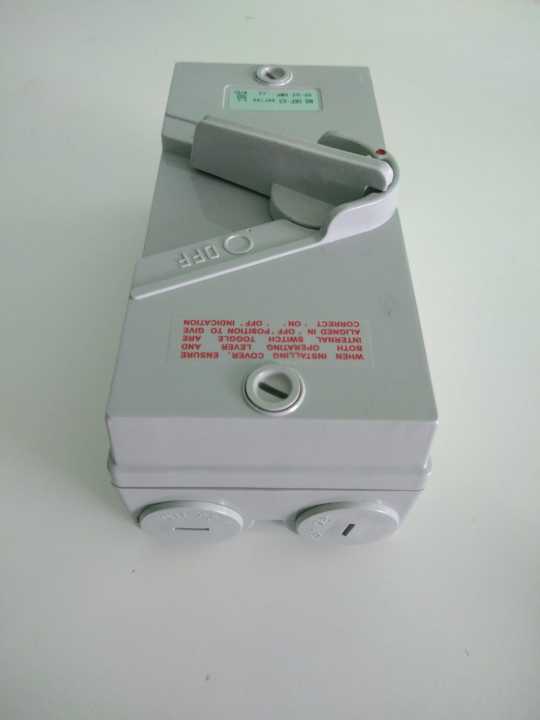 IP65%20AC%20Isolator%20Switch%204%20Pole%20%2030A%20-%20Image%203