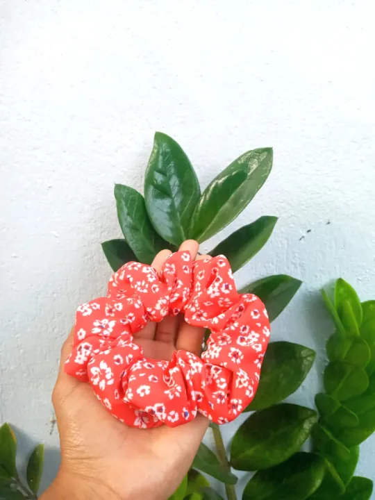 Floral%20printed%20scrunchies%20,%20unique%20girl%20hair%20accessories%20,%20hair%20and%20hand%20scrunchies%20,%20new%20scrunchie%20styles%202024%20-%20Image%204
