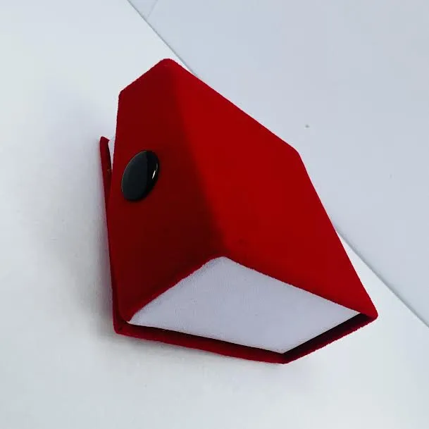 BOOM%20BOOM%20Red%20color%20velvet%20Pendant%20box%20with%20Butten%20lock%20Pendant%20Gift%20Boxes,%20Jewelry%20Display%20box%20-%20Image%202