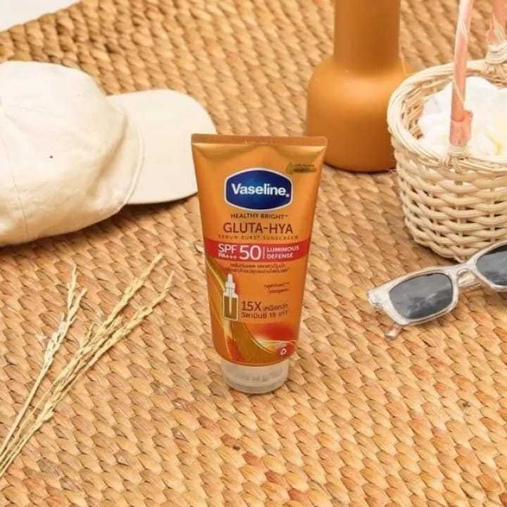 VASELINE%20GLUTA%20HYA%20LUMINOUS%20DEFENSE%20SPF%2050%20PA+++%20LOTION%20ORIGINAL%20THAILAND%20260ml%20-%20Image%208