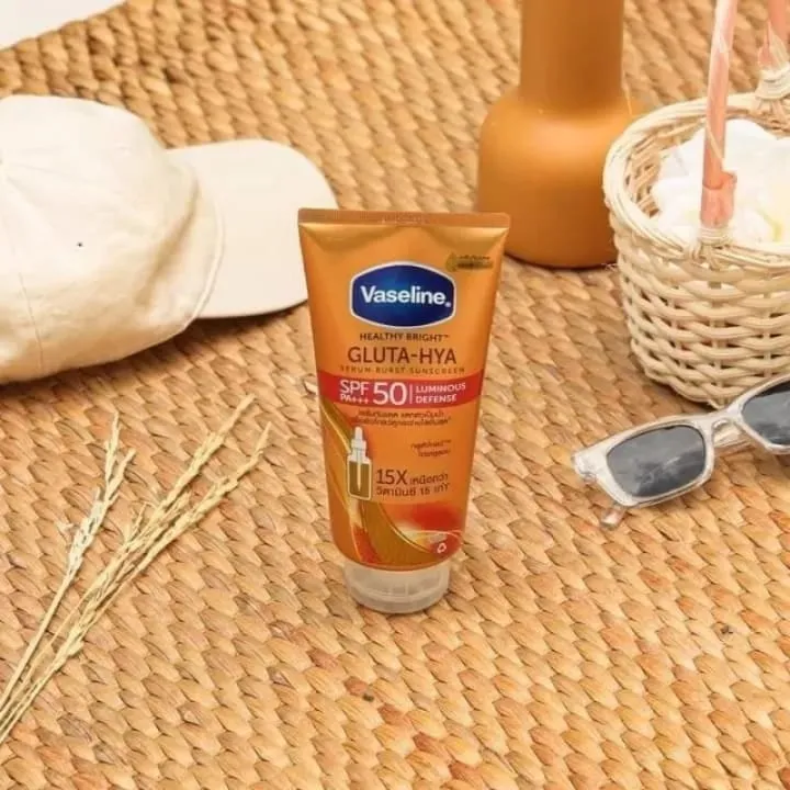 VASELINE%20GLUTA%20HYA%20LUMINOUS%20DEFENSE%20SPF%2050%20PA+++%20LOTION%20ORIGINAL%20THAILAND%20260ml%20-%20Image%208