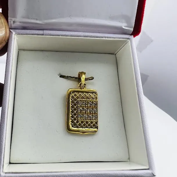BOOM%20BOOM%20Red%20color%20velvet%20Pendant%20box%20with%20Butten%20lock%20Pendant%20Gift%20Boxes,%20Jewelry%20Display%20box%20-%20Image%203