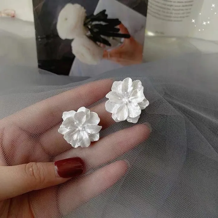 1Pair%20Personality%20Romantic%20White%20Flower%20Stud%20Earrings%20Temperament%20Sweet%20Simple%20Statement%20Earring%20Aesthetic%20Jewelry%20Luxury%20Gift%20-%20Image%207