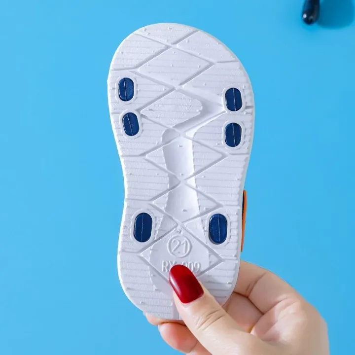 Boys%20sandals2023New%20Summer%20Trendy%20Men's%20Sandals%20Middle,%20Small%20and%20Older%20Children%20Non-Slip%20Soft%20Bottom%20Korean%20Boys%20Beach%20Shoes%20-%20Image%206