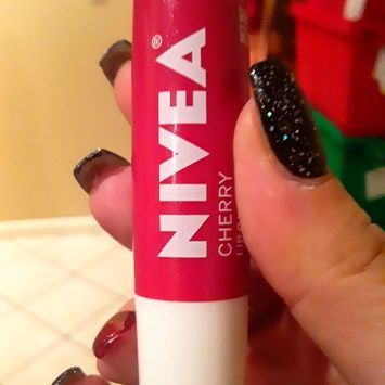 NIVEA%20Lip%20Balm%20Fruity%20Shine%20%E2%80%93%20CHERRY%20/%20KIRAZ%20With%20SPF%2015%20Long%20Lasting%20Moisturizing%20Lip%20Care,%20It%E2%80%99s%20Delicious%20Cherry%20Aroma,%20A%20Fabulous%20Shimmer%20And%20Soft%20Glossy%20Colour%20(Nlbc)%20-%20Image%204