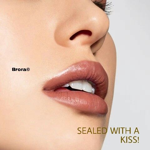 Lakyou%20Beauty%20Sealed%20With%20A%20Kiss%20Professional%2010%20Color%20Lipstick%20Palette%20-%20Image%204