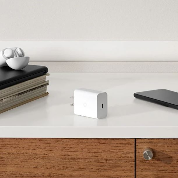 Google%2030W%20USB-C%20Fast%20Charging%20Pixel%20Phone%20Charger%20-%20Image%204