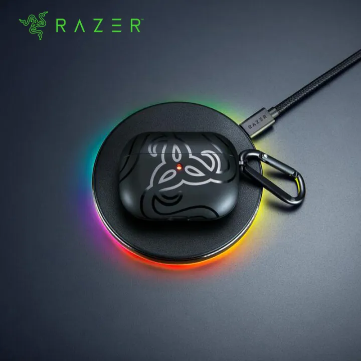 Razer%20Charging%20Pad%2010W%20Fast%20Wireless%20Charger:%20%20Powered%20By%20Chroma%20RGB%20-%20Soft-Touch%20Rubber%20Top%20-%20Image%205