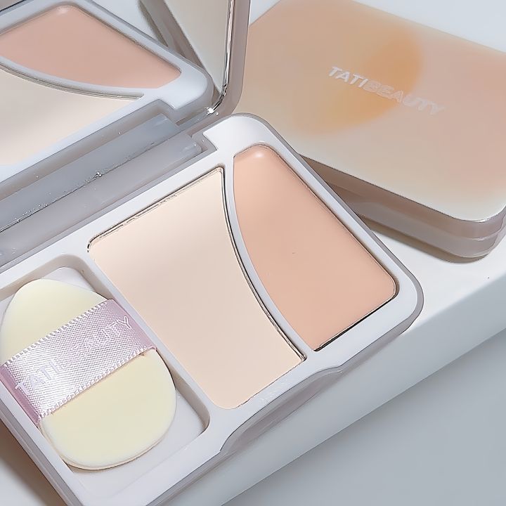 Highlighter Cream And Powder Duo for a Radiant Finish, Providing a Delicate Contour That Is Waterproof, Sweat-Resistant, And Long-Lasting Without Smudging.