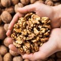 Fresh Walnuts (400g). 