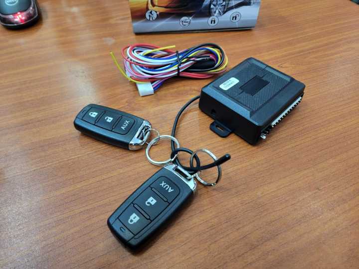 Universal%20Car%20Van%20Vehicle%20Lock%20Unlock%20Remote%20Key%20With%20Brake%20Lock%20,%20Double%20Signal%20Indicator%20Scuta%20Brand%20-%20Image%204