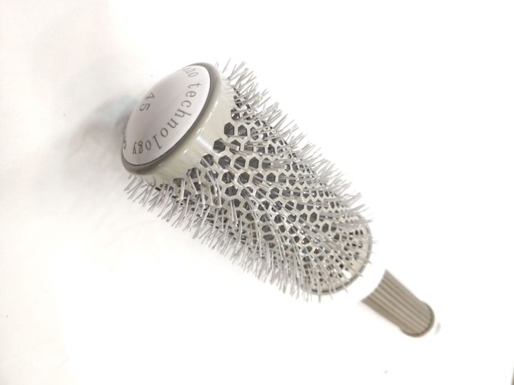 Professional%20Ceramic%20Nano%20Technology%20Round%20Brush%20for%20Blow%20Drying%20Brush%20-%20Image%202