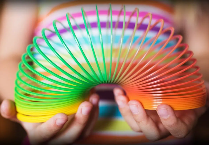 Slinky%20the%20Original%20Walking%20Spring%20Toy%20Plastic%20Rainbow%20Giant%20Slinky%20Cat,Dog,Baby%20Toys%20-%20Image%203