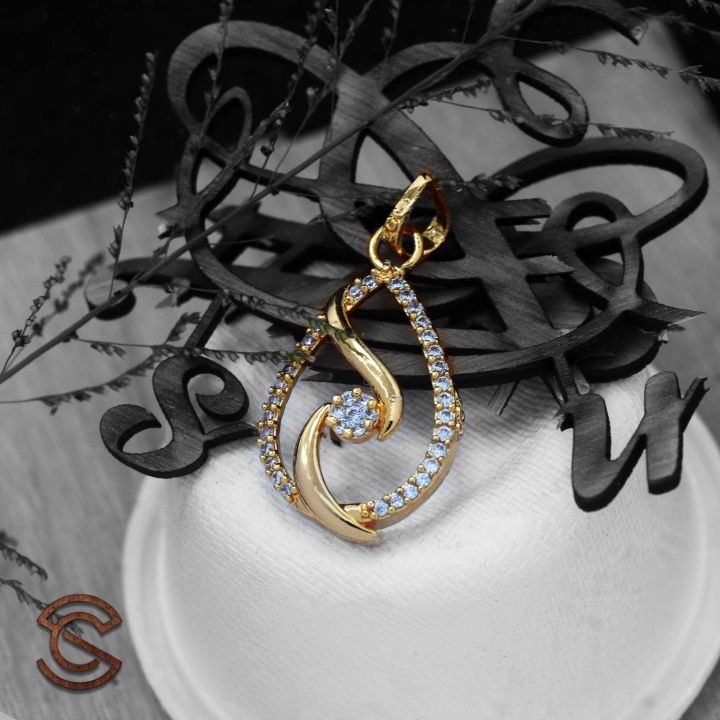 Gold%20Plated%20Pendant%20for%20Ladies%20-%20Elegant%20and%20Rich%20Look%20-%20Image%204