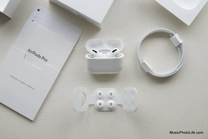 Original%20Airpods%20Pro%202nd%20Generation%20Premium%20Quality%20USA%20version%20AAA%20Grade%20Wireless%20Earbuds%20with%206-month%20warranty%20-%20Image%204