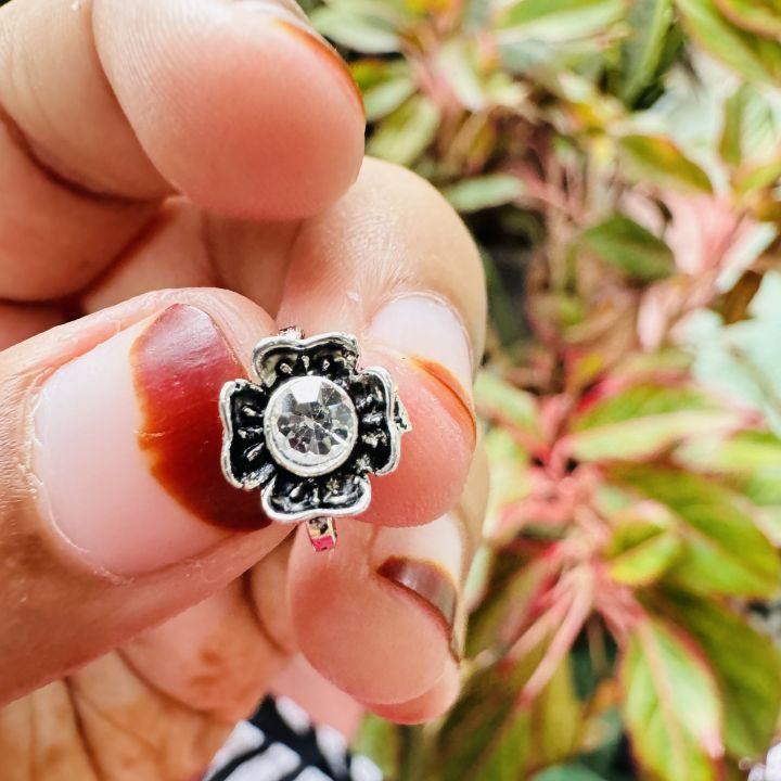 BOOM%20Gold%20color%20and%20oxidize%20Indian%20Traditional%20non-piercing%20Nose%20pin,%20nose%20ring%20for%20women%20and%20girl%20-%20Image%203
