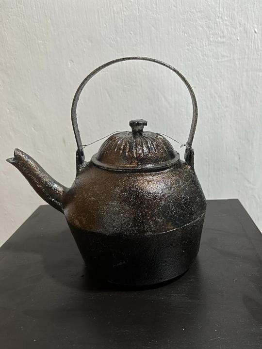 Black kettle / Kalu kethal