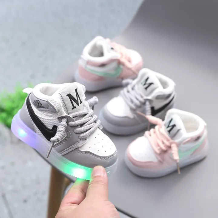 Bright%20Light%20Baby%20Boy%20Shoes%20Girls'%20Breathable%20Mesh%20Shoes%20Sneakers%20Board%20Shoes%20Soft%20Sole%20Baby%20Toddler%20Shoes1-3Years%20Old0Spring%20and%20Autumn%20-%20Image%204