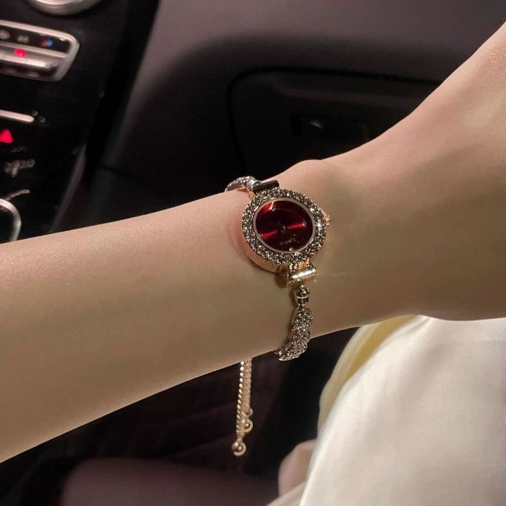 %5B%20many%20stars%20%5D%20Red%20Watch%20Pull-out%20Super%20Flash%20Bracelet%20Female%20Light%20Luxury%20Temperament%20Hand%20Jewelry%20-%20Image%206