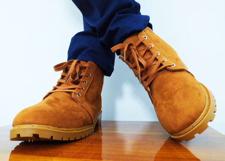 Trendy%20Fashion%20Ankle%20Boot%20Men%E2%80%99s%20&%20Women%E2%80%99s%20Travel%20Safety%20Brown%20Casual%20Lace%20Shoes%20With%20Free%20Socks%20Set%20-%20Image%203