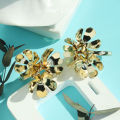 Her Lab Jewelry |Aretes Vintage de Flor en Metal Dorado - Estilo Francés y Elegante para Mujer. 