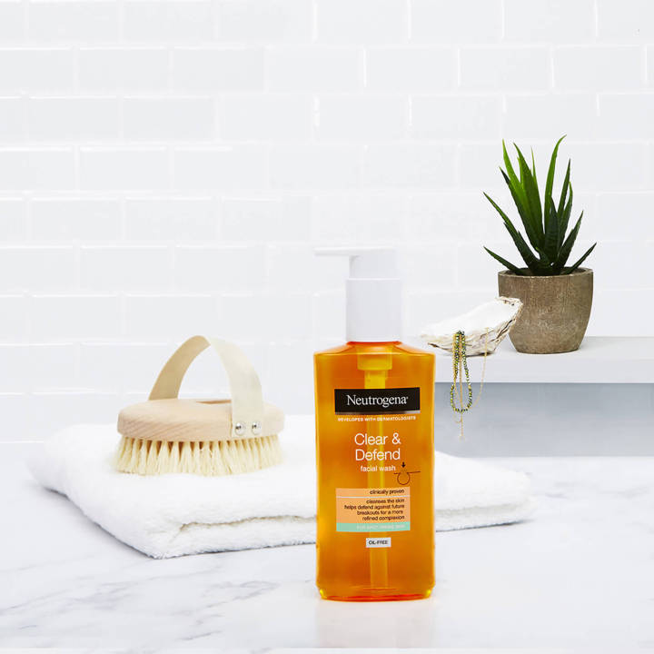 Neutrogena%20-%20Clear%20&%20Defend%20Facial%20Wash%20-%20Image%203