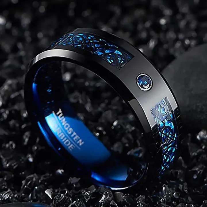 New%20Fashion%208mm%20Men%20Stainless%20Steel%20Celtic%20Dragon%20Ring%20Inlay%20Blue%20Zircon%20Stone%20Ring%20Blue%20Carbon%20Fibre%20Ring%20For%20Men%20Wedding%20Band%20-%20Image%203