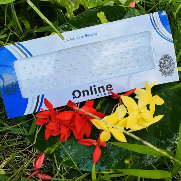 BOOM%20white%20color%20Simple%20Plain%20small%20Round%20Pottu%20Forehead,%20Kumkum%20Self-Adhesive%20Sticker%20Bindi%20card%20For%20Women%20-%20Image%205