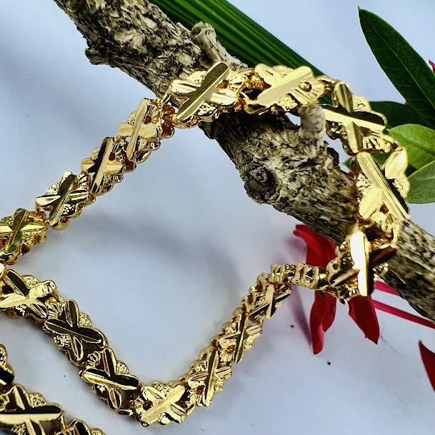 BOOM%20Gold%20plated%20stylish%20rich%20look%204%20mm%20Singapore%20design%20bracelet%20with%20crosscut%20for%20girl%20and%20women.%20-%20Image%2010