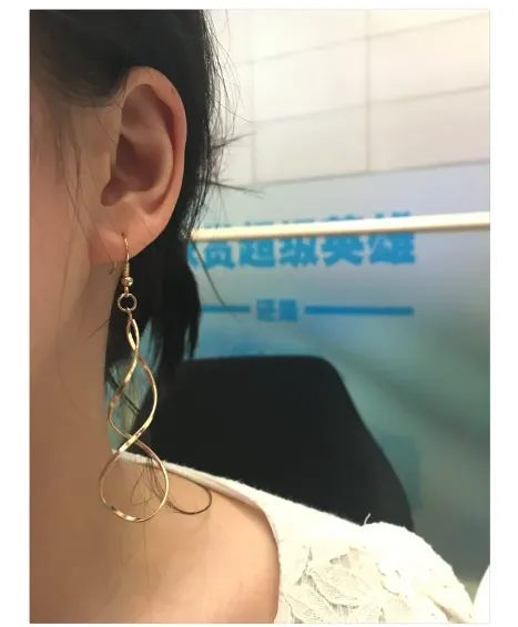 D400%20The%20New%20Minimalist%20Spiral%20Curled%20Silver%20Earrings,%20Design%20Sense%20Of%20Wave%20Curve%20Gold%20Drop%20Earrings%20Female%20Jewelry%20Long%20Earrings%20-%20Image%204