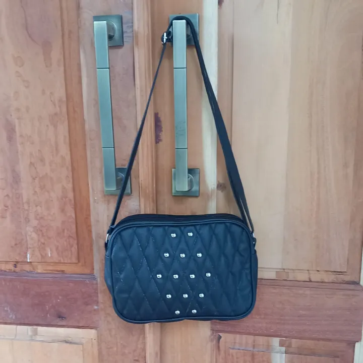 Women's%20Side%20Bags:%20Crossbody%20and%20Shoulder%20Bag%20with%20New%20Design.%20-%20Image%205