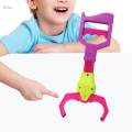 Interactive Toy Grabber, Strong Grasping Tool, Robot Claw Portable Gripper Hand Eye Coordination Play Trash Picking Toy for Girls Boys Toy. 