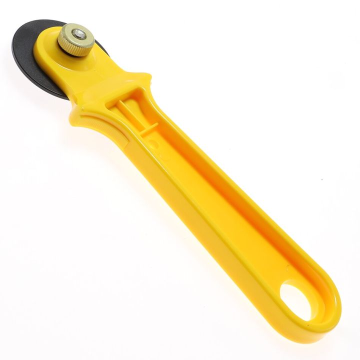 Rotary%20Cutter%2045mm%20-%20For%20Fabric%20Cutting,%20Card,%20Paper,%20Sewing%20Quilting%20and%20Roller%20Fabric%20Cutting%20Craft%20Tool%20-%20Image%204