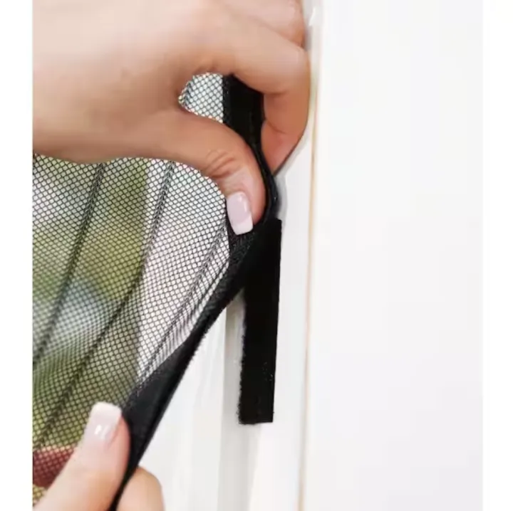 Magic%20Mesh%20-%20Hand-Free%20Magnet%20Screen%20Door%20-%20Keeps%20Fresh%20Air%20in,%20and%20Bugs%20&%20Mosquitoes%20out%20-%20Image%204