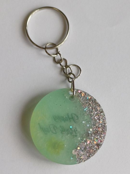 Resin%20Key%20tags%20Birthday%20gift%20-%20Image%202