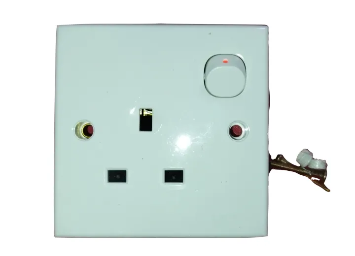 13A%20Square%20Pin%20Switch%20Socket%20Plug%20Point%20-%20Image%203