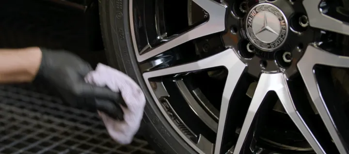 SOFT99%20Tyre%20Black%20Wax%20-%20Image%206