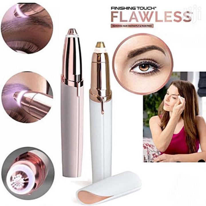 Eyebrow%20Trimmer%20Electric%20Facial%20Hair%20Remover%20(Battery%20Flawless%20Hair%20Remover%20)%20-%20Image%204
