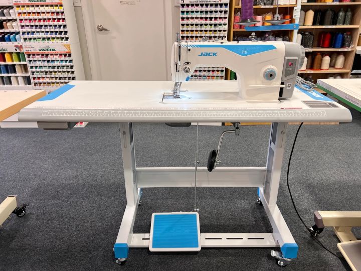 JACK%20F5%20Sewing%20machine%20/%20Industrial%20Direct%20Drive%20Single%20needle%20lockstitch%20sewing%20machine%20with%20servo%20motor%20/%203%20years%20Damro%20Warranty%20-%20Image%204