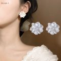 1Pair Personality Romantic White Flower Stud Earrings Temperament Sweet Simple Statement Earring Aesthetic Jewelry Luxury Gift. 
