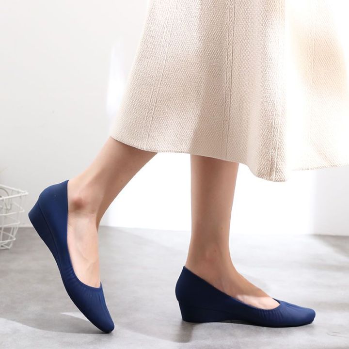 Pointed%20Low-Cut%20Rain%20Boots%20Women's%20Short%20Spring%20and%20Summer%20Low-Top%20Water%20Shoes%20Kitchen%20Household%20Waterproof%20Work%20Rubber%20Shoes%20Pumps%20Soft%20Bottom%20-%20Image%204