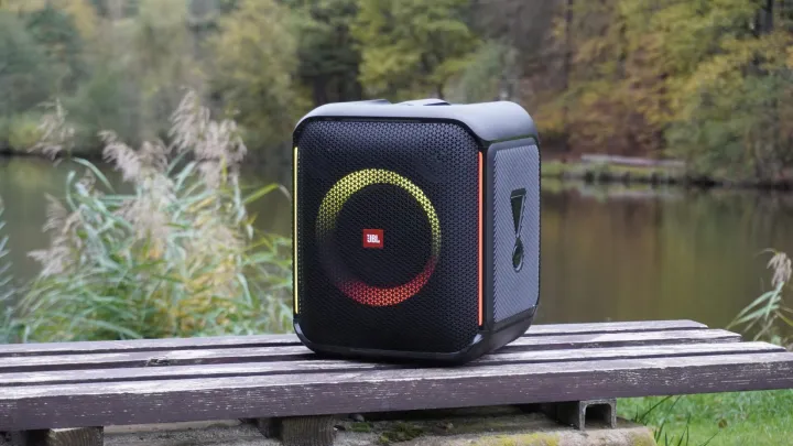 Es300%20Portable%20Bluetooth%20Wireless%20Square%20Mini%20Speaker%20with%20FM%20Radio%20Music%20-%20Image%206