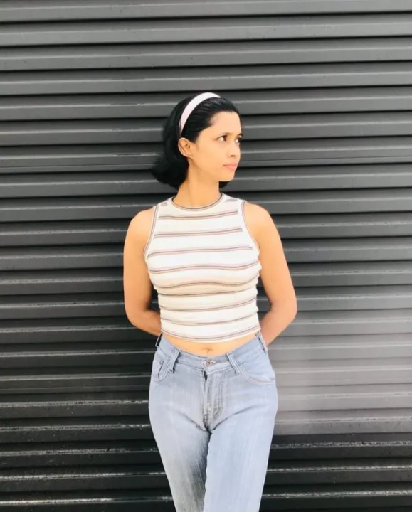 Nessie%20Black%20Essence%20Stripe%20Sleeveless%20Crop%20Top%20T-shirt%20-%20Image%204