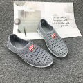 Hole Shoes Men's Summer Student Beach Shoes Breathable Closed Toe Sandals Plastic Net Lovers Shoes Non-Slip Shoe Cover Lazy Shoes. 