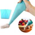 8 pcs Icing Piping Bag + Stainless Steel Nozzle Cake DIY Decorating Baking Tools. 