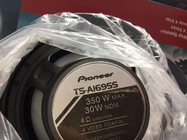 Car%20Door%20Speakers%20Pioneer%206%20Inch%20350W%20-%20Image%204