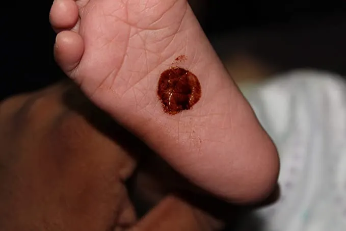 Black%20Bindi%20Pottu%20(Dhrishti%20Pottu)%20-%20Image%204